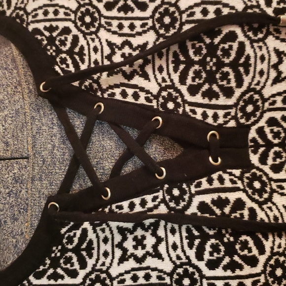 Ruby Rd. Patterned Sweater. Tie front. - Picture 2 of 6